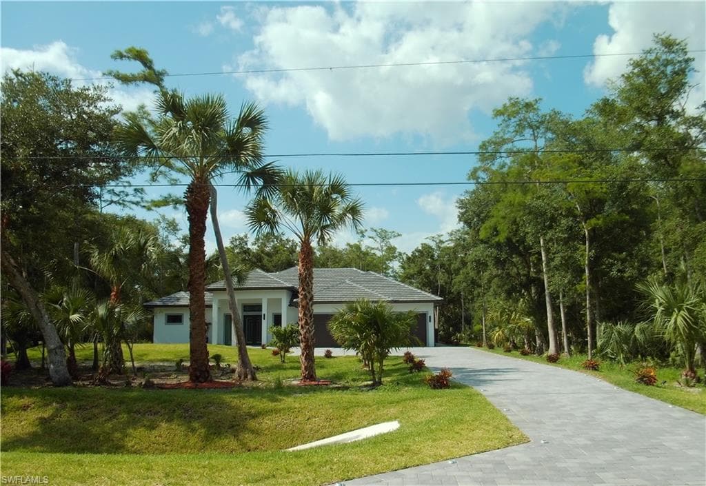 209 35th Ave NW, Naples, FL 34120-2