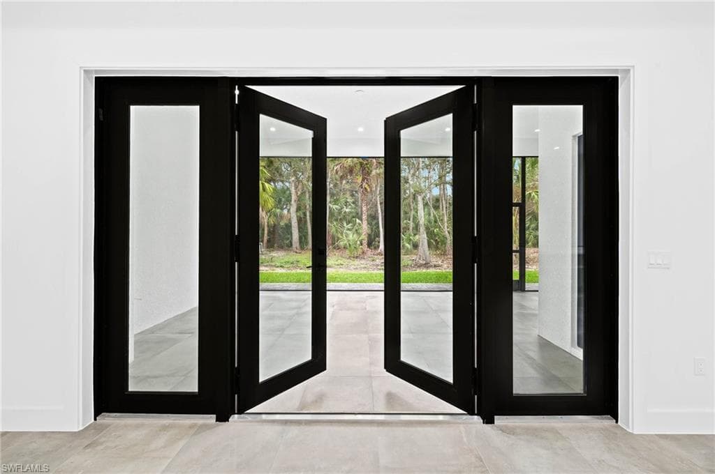 209 35th Ave NW, Naples, FL 34120-39