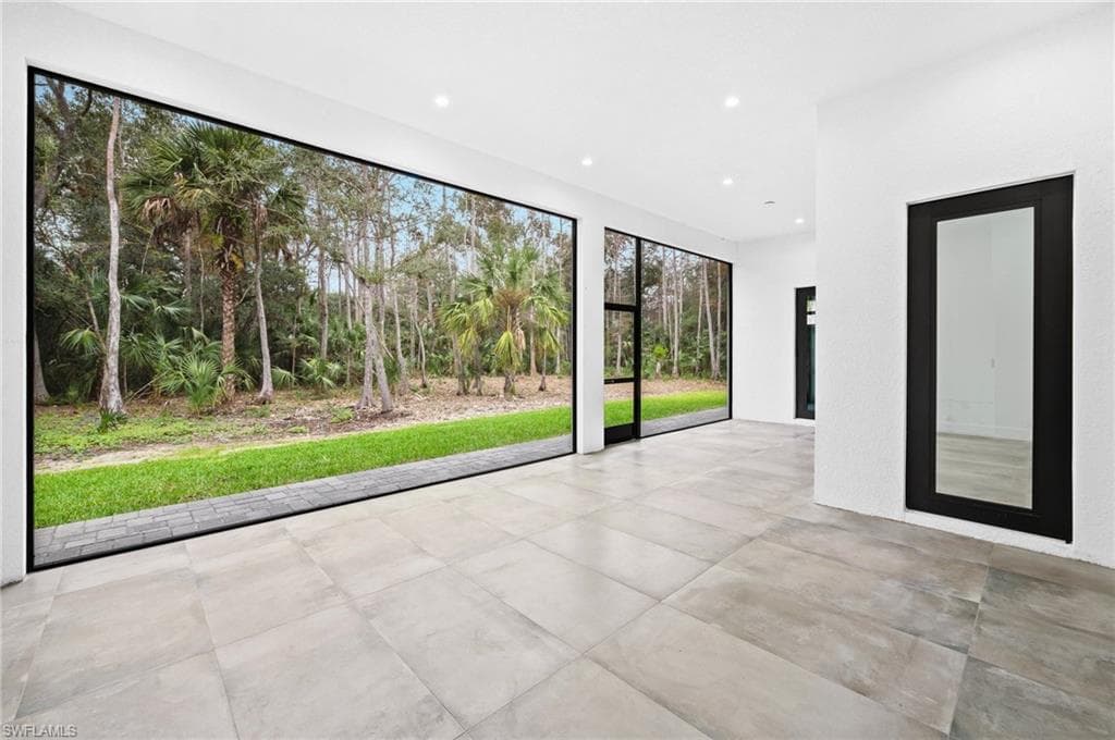 209 35th Ave NW, Naples, FL 34120-40