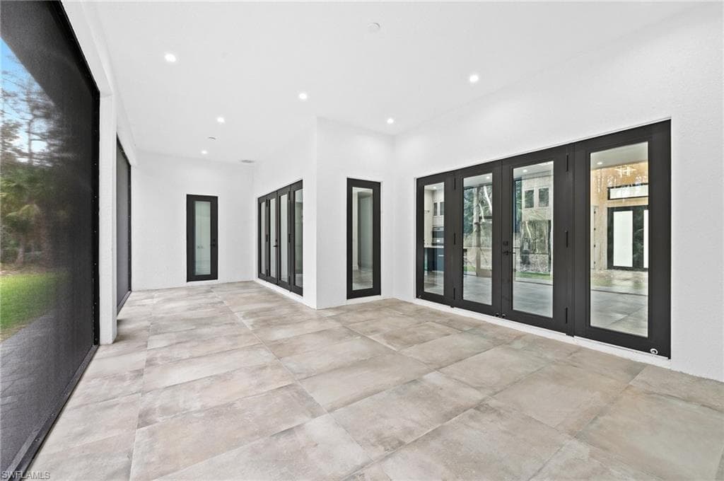 209 35th Ave NW, Naples, FL 34120-42