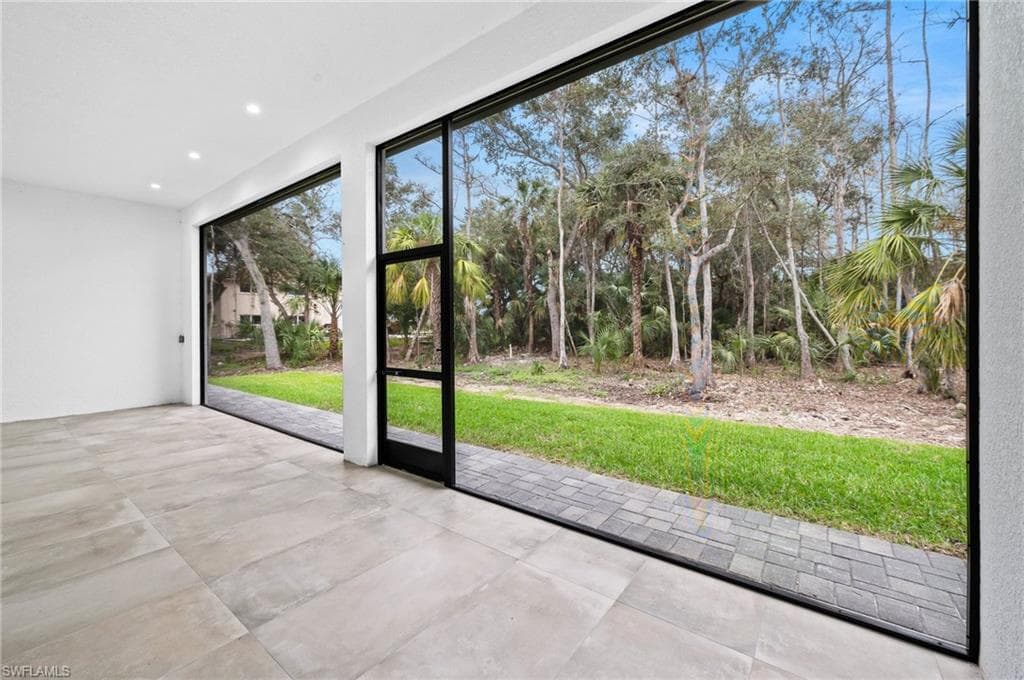 209 35th Ave NW, Naples, FL 34120-43