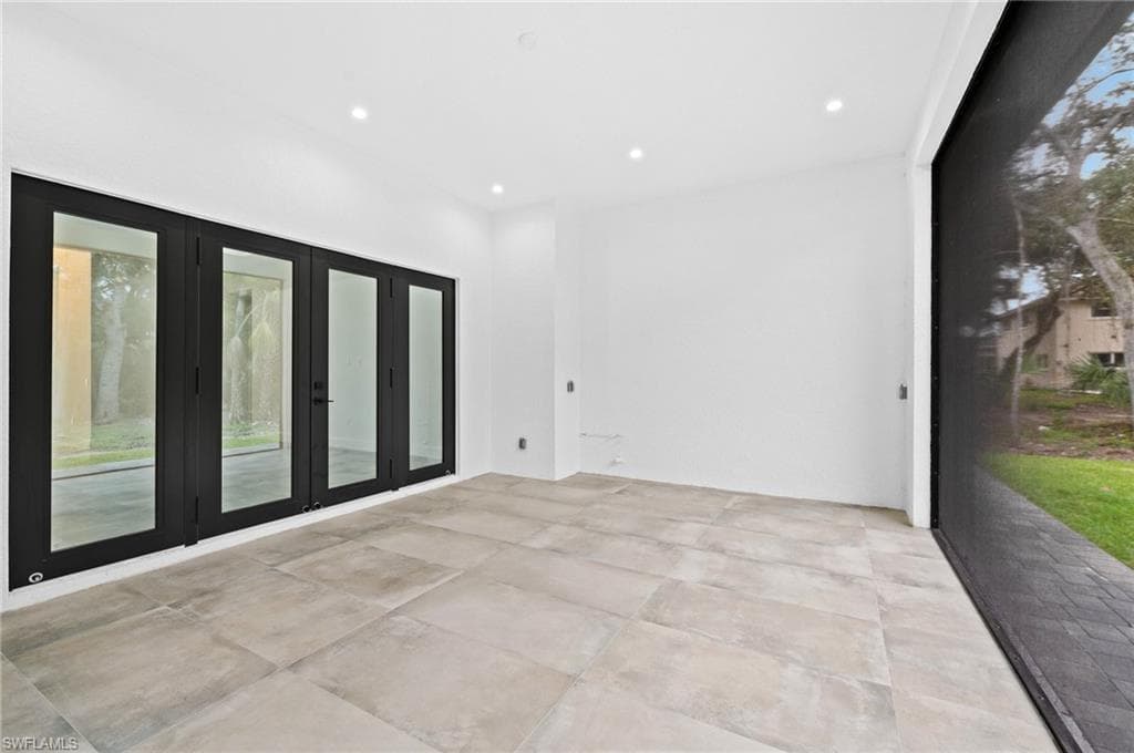 209 35th Ave NW, Naples, FL 34120-44