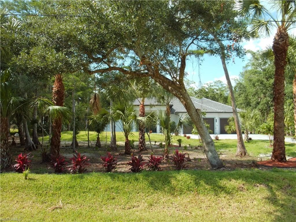 209 35th Ave NW, Naples, FL 34120-4
