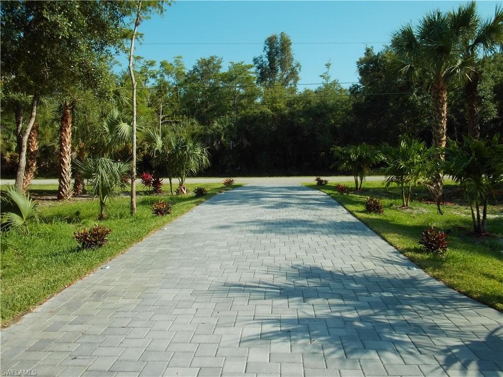 209 35th Ave NW, Naples, FL 34120-6