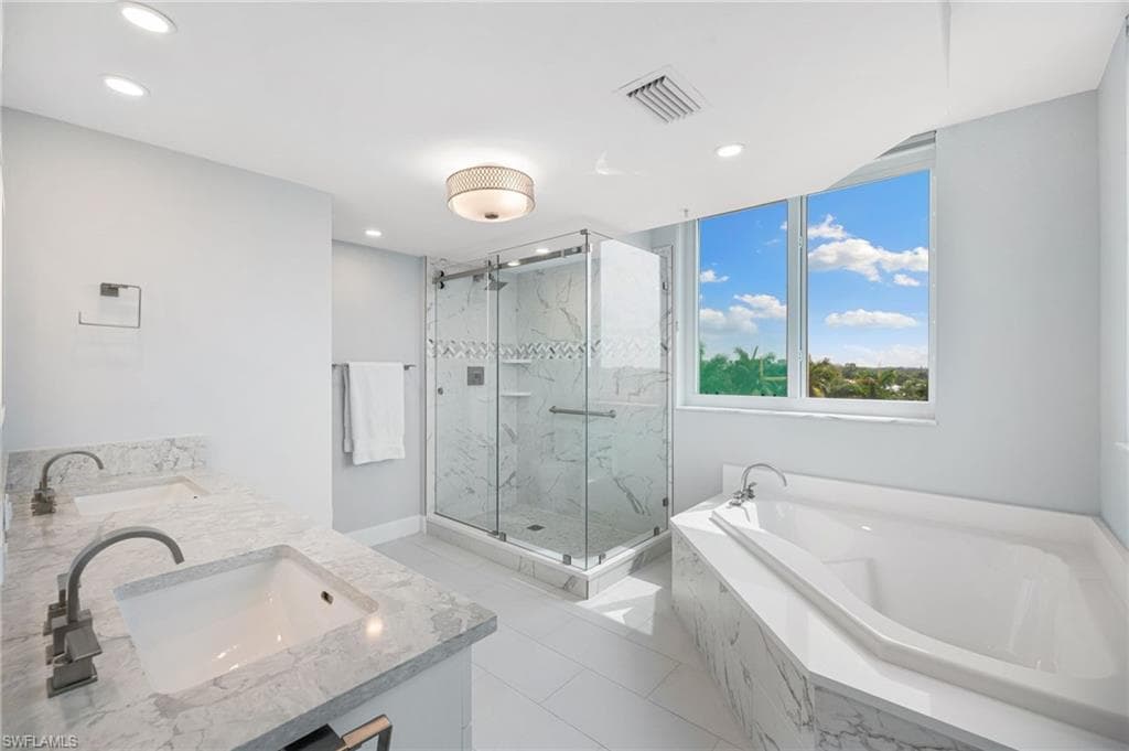 7515 Pelican Bay Blvd 5a, Naples, FL 34108-19