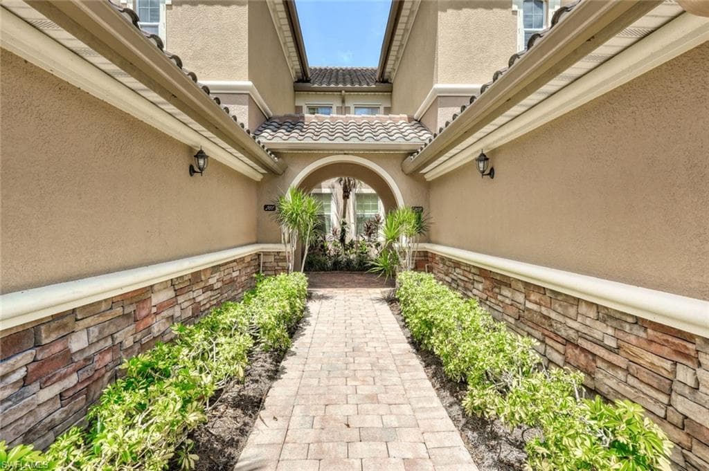 9537 Ironstone Ter 201, Naples, FL 34120-5