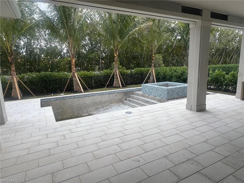 6638 Palisades Ave, Naples, FL 34109-9