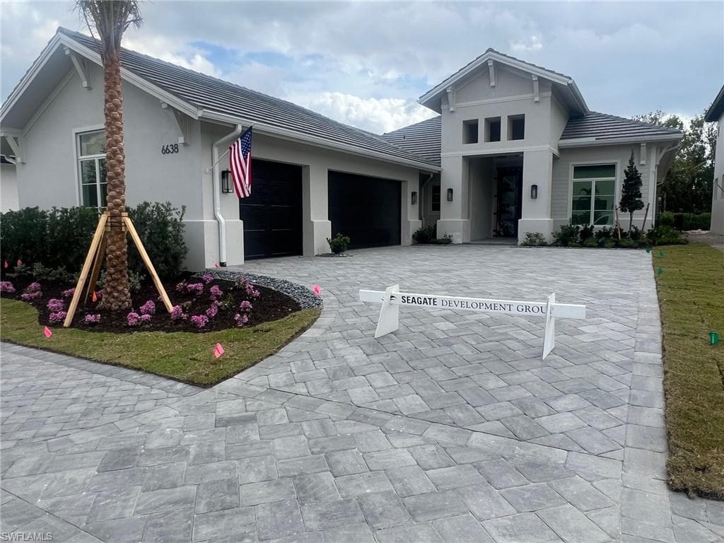 6638 Palisades Ave, Naples, FL 34109-1