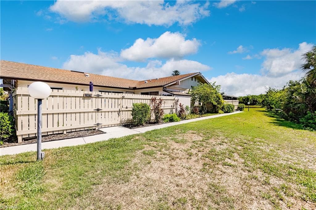 15572 Crystal Lake Dr, North Fort Myers, FL 33917-3