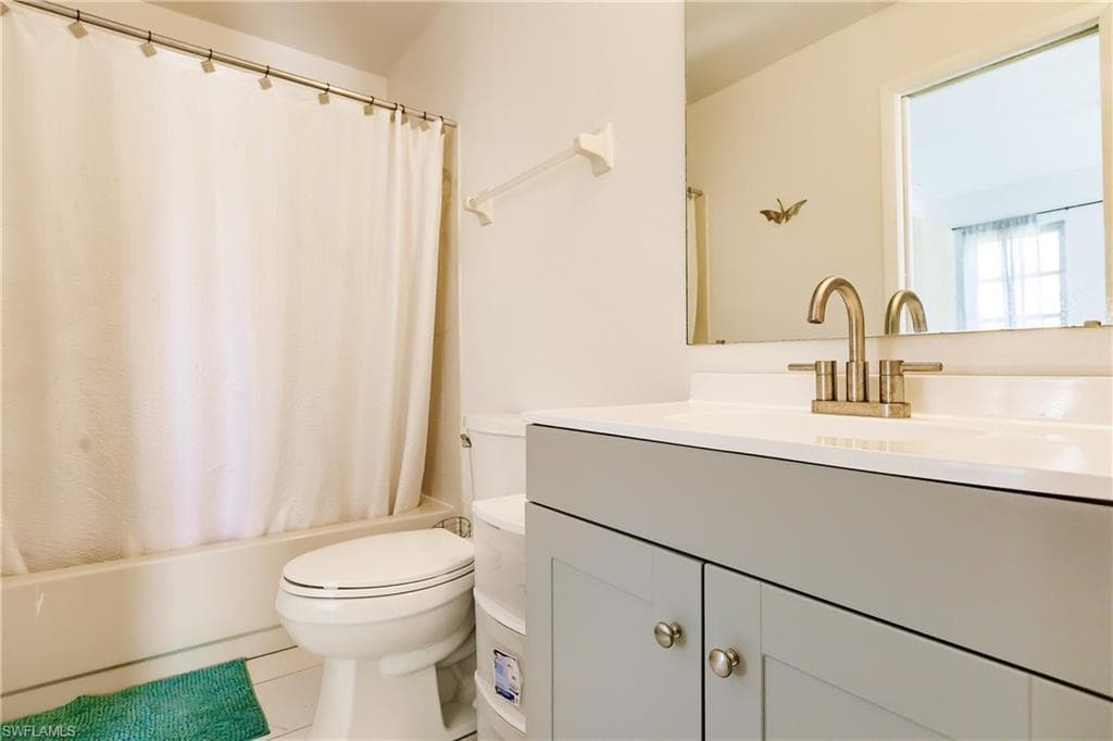 15572 Crystal Lake Dr, North Fort Myers, FL 33917-7