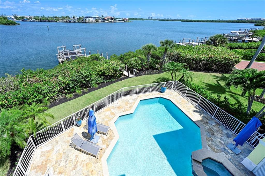195 San Mateo Dr, Bonita Springs, FL 34134-3