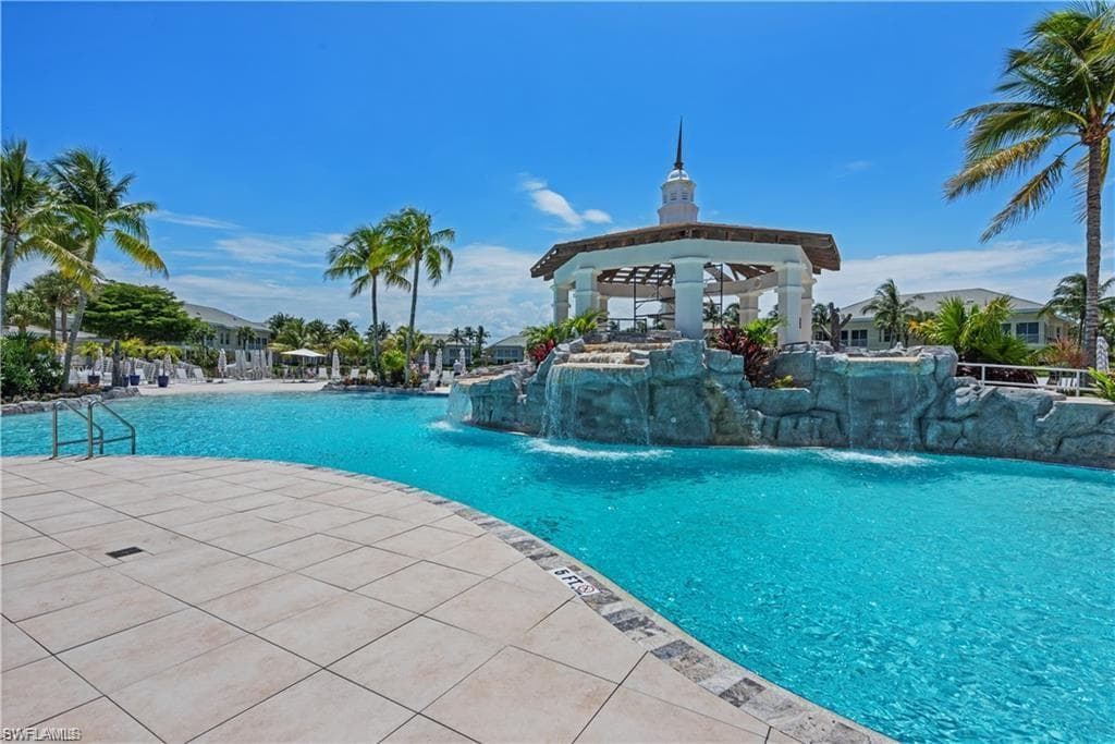 275 Indies Way 605, Naples, FL 34110-39