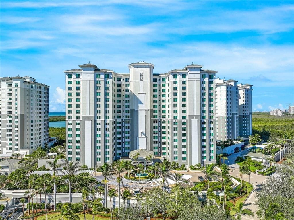 275 Indies Way 605, Naples, FL 34110-4