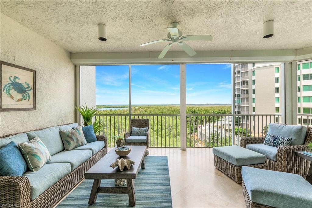 275 Indies Way 605, Naples, FL 34110-8