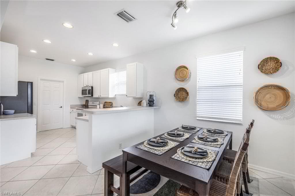 5576 Lago Villaggio Way, Naples, FL 34104-10