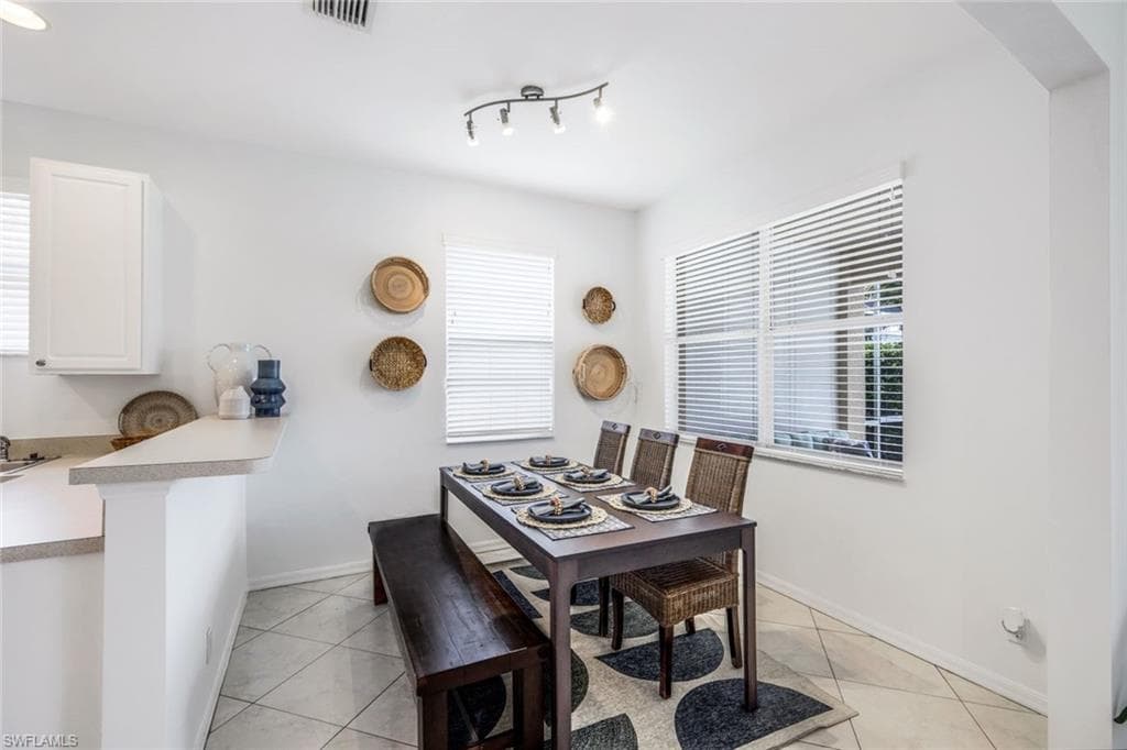 5576 Lago Villaggio Way, Naples, FL 34104-11