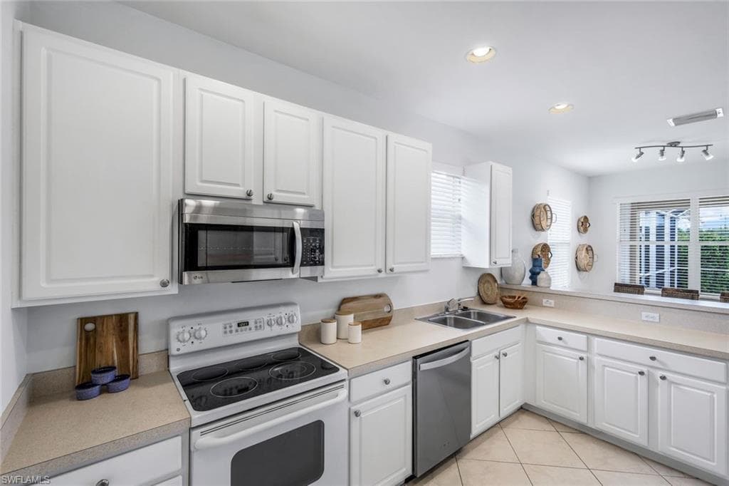 5576 Lago Villaggio Way, Naples, FL 34104-12