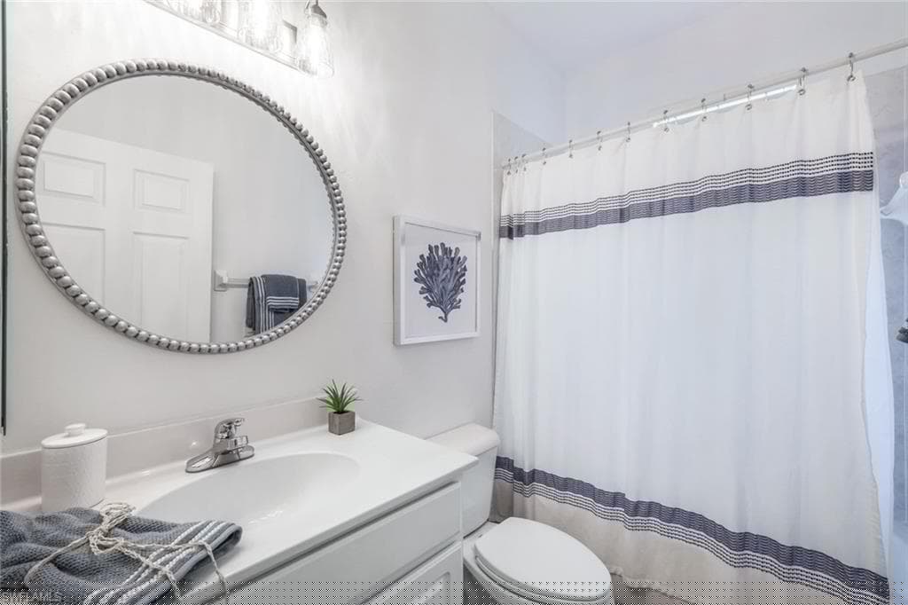 5576 Lago Villaggio Way, Naples, FL 34104-21