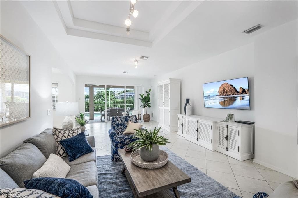 5576 Lago Villaggio Way, Naples, FL 34104-6