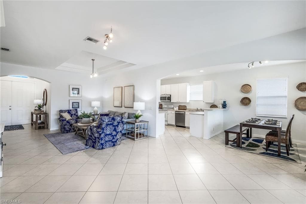 5576 Lago Villaggio Way, Naples, FL 34104-8