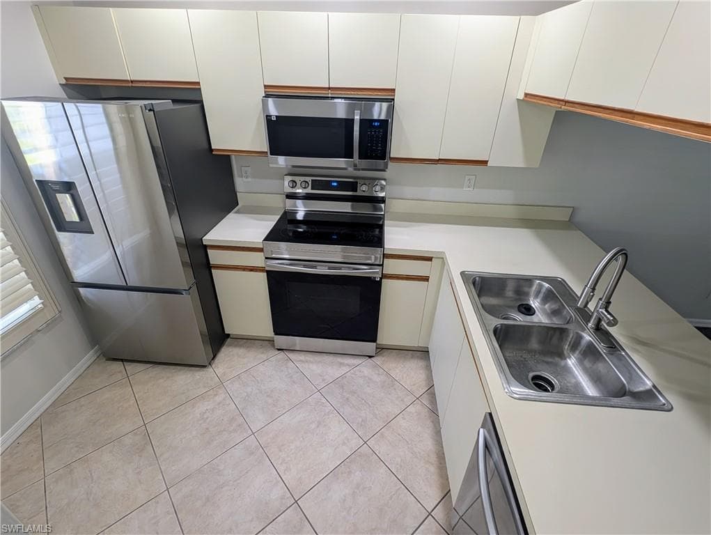 1915 Courtyard Way G102, Naples, FL 34112-3