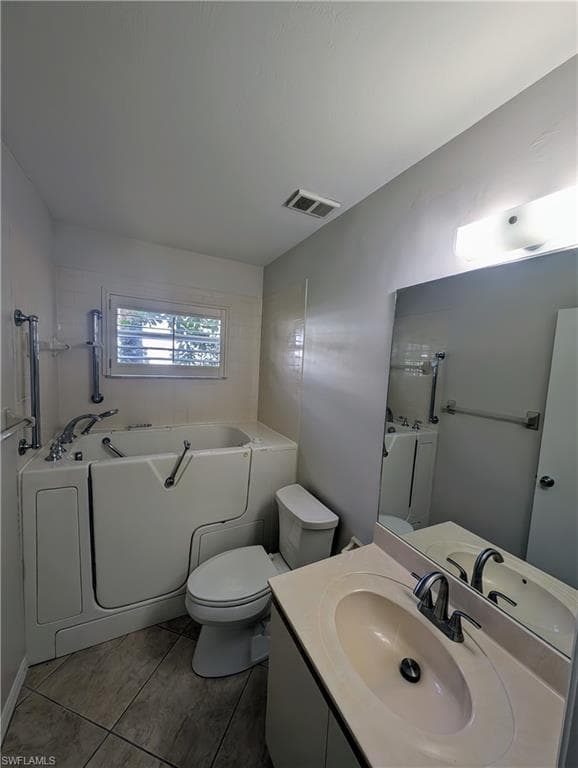 1915 Courtyard Way G102, Naples, FL 34112-5
