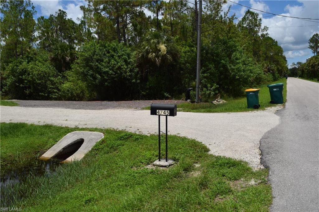 4740 30th Ave SE, Naples, FL 34120-4
