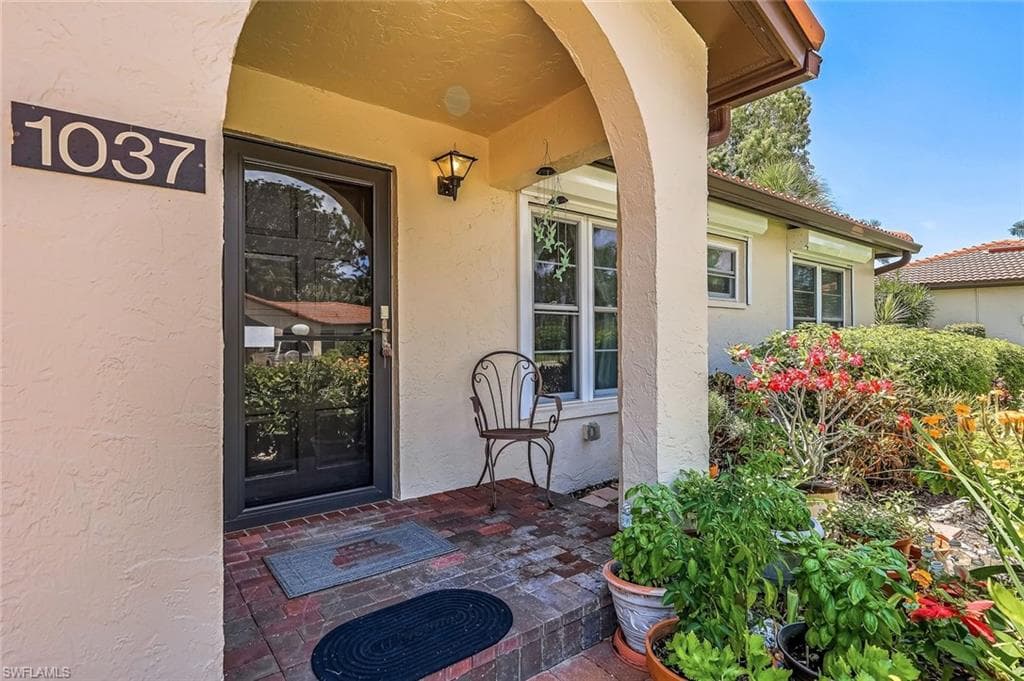 1037 Forest Lakes Dr 8d, Naples, FL 34105-4