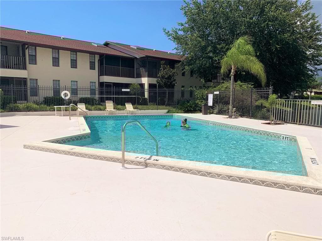 5377 Treetops Dr M-202, Naples, FL 34113-16
