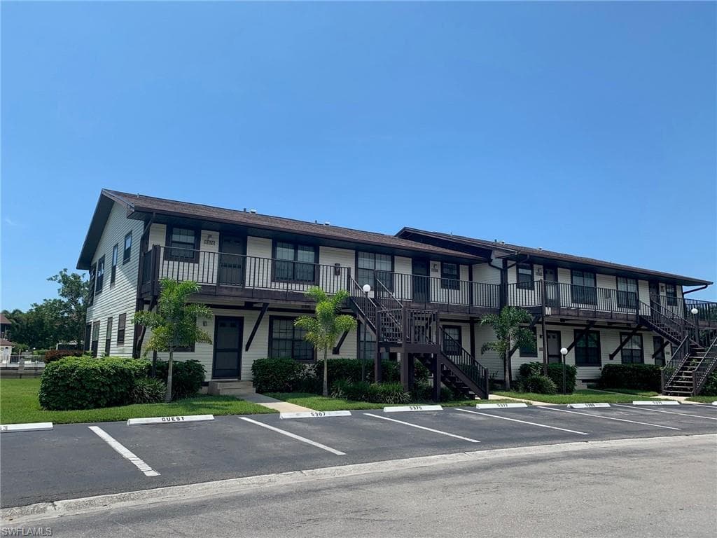 5377 Treetops Dr M-202, Naples, FL 34113-3