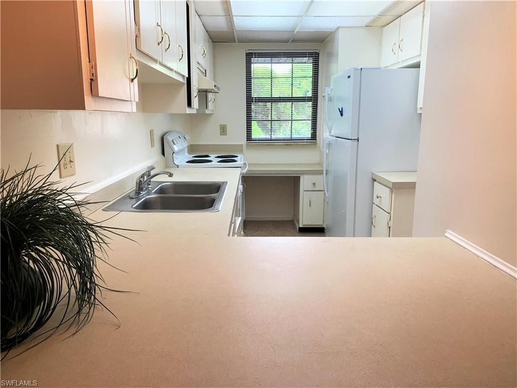 5377 Treetops Dr M-202, Naples, FL 34113-6