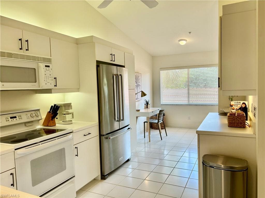 6650 Beach Resort Dr 910, Naples, FL 34114-8
