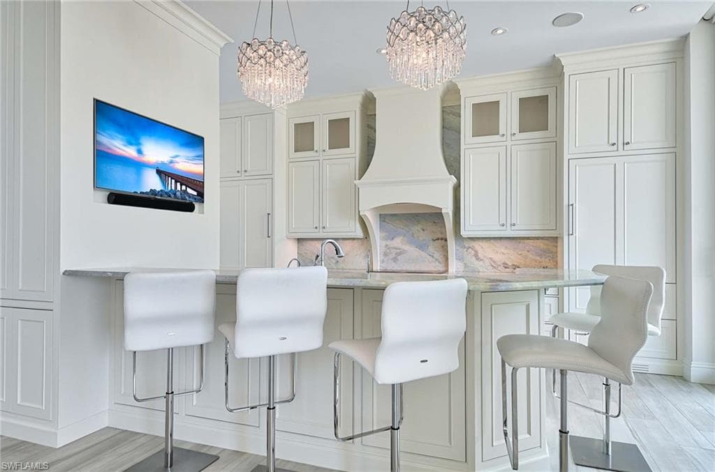 60 Seagate Dr 306, Naples, FL 34103-9
