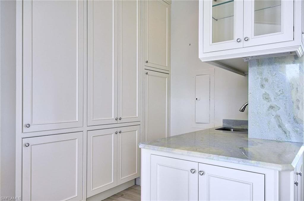 60 Seagate Dr 306, Naples, FL 34103-10