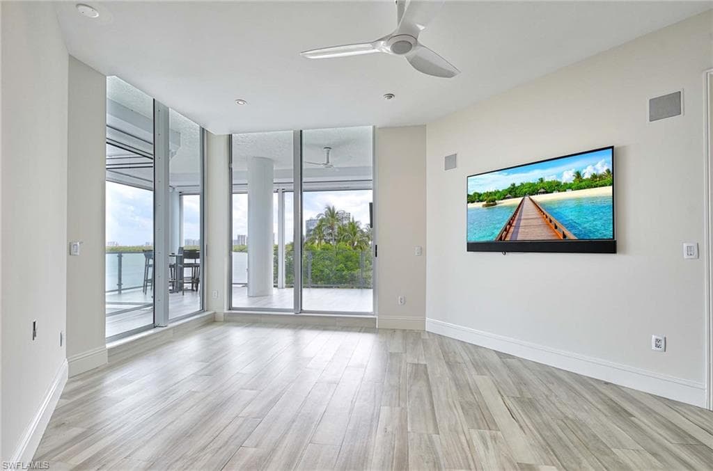60 Seagate Dr 306, Naples, FL 34103-11
