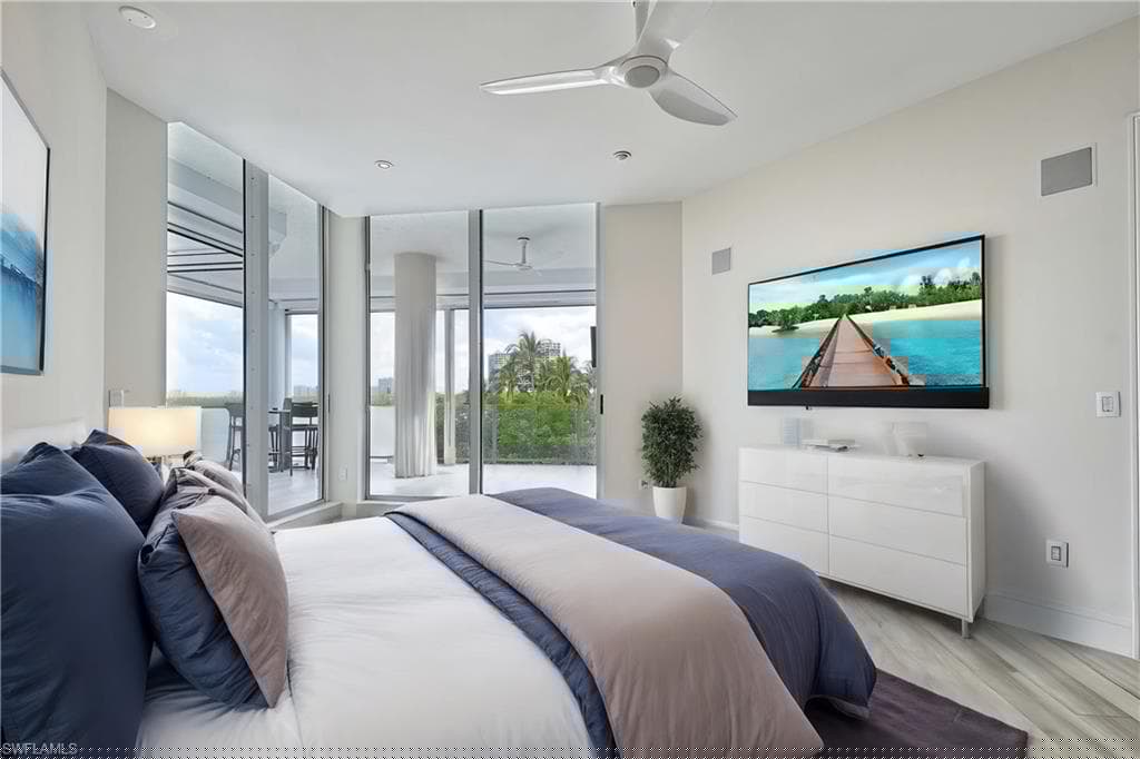 60 Seagate Dr 306, Naples, FL 34103-12