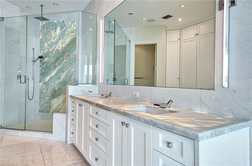 60 Seagate Dr 306, Naples, FL 34103-14