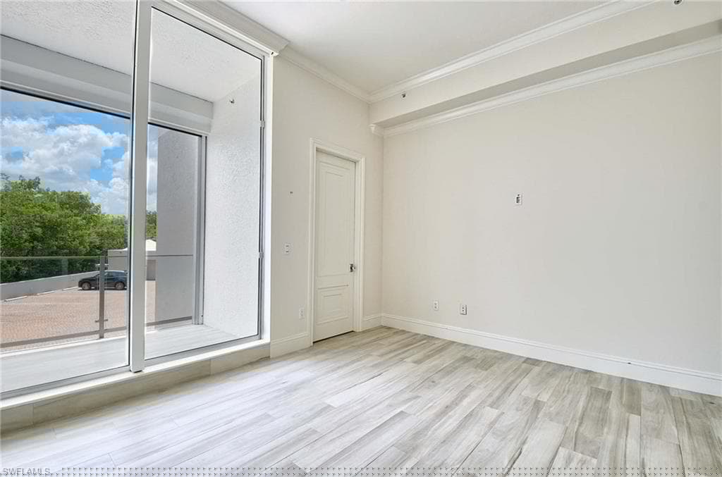 60 Seagate Dr 306, Naples, FL 34103-16