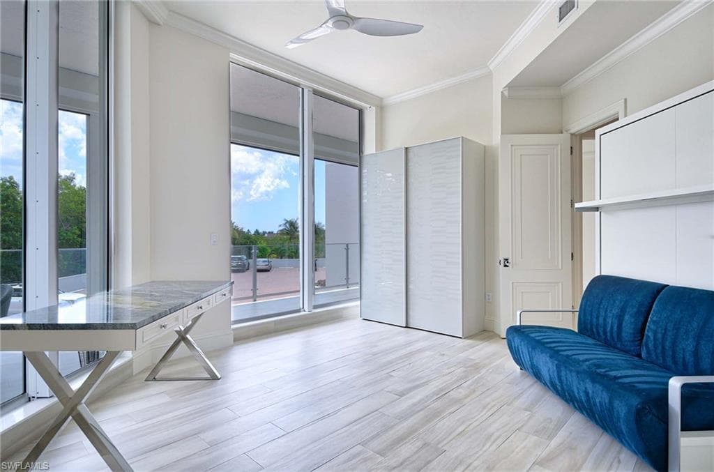 60 Seagate Dr 306, Naples, FL 34103-22