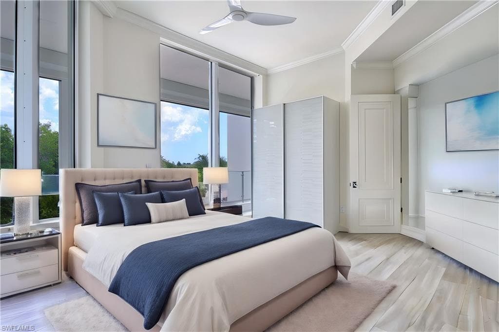 60 Seagate Dr 306, Naples, FL 34103-23
