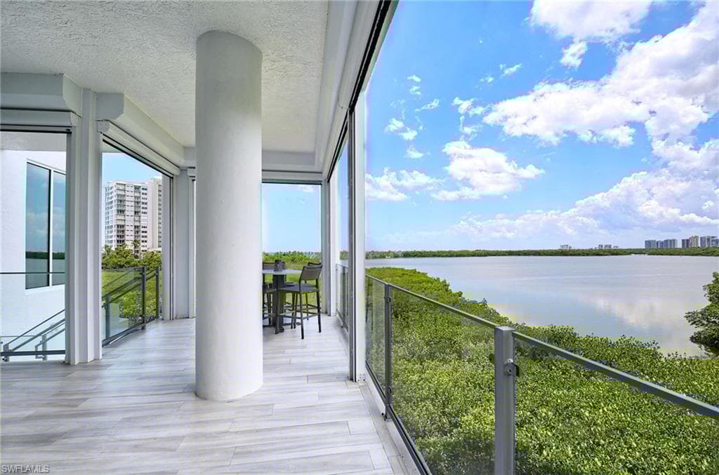 60 Seagate Dr 306, Naples, FL 34103-25