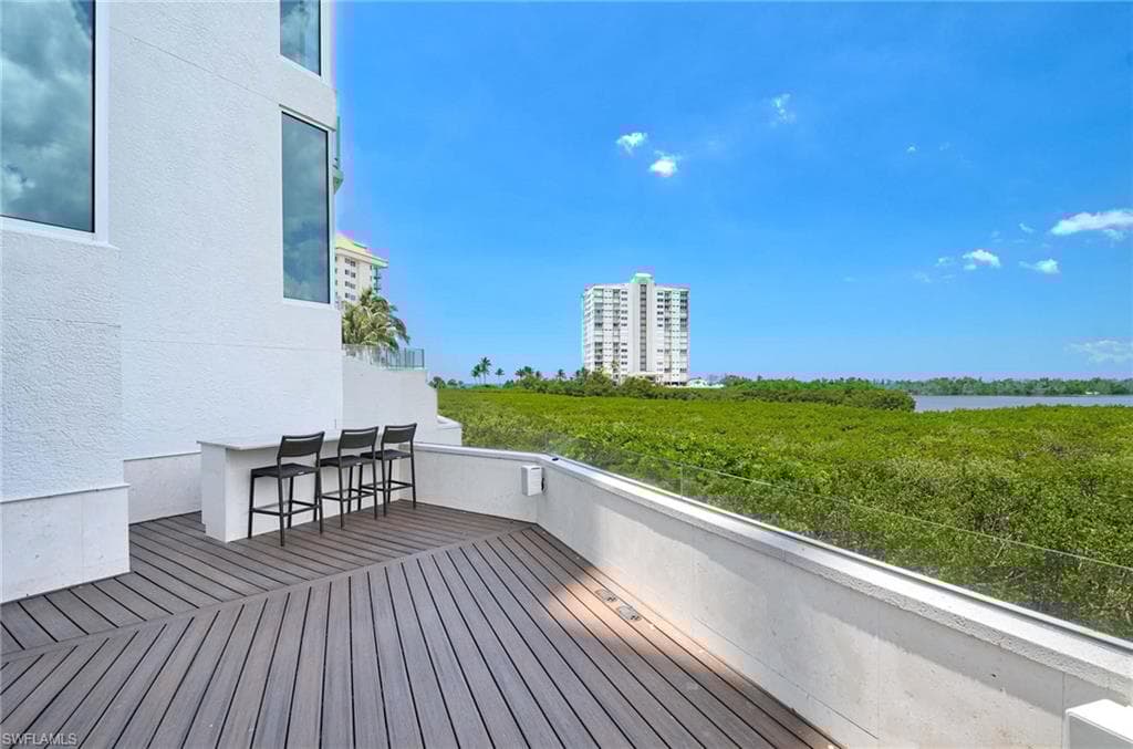 60 Seagate Dr 306, Naples, FL 34103-27