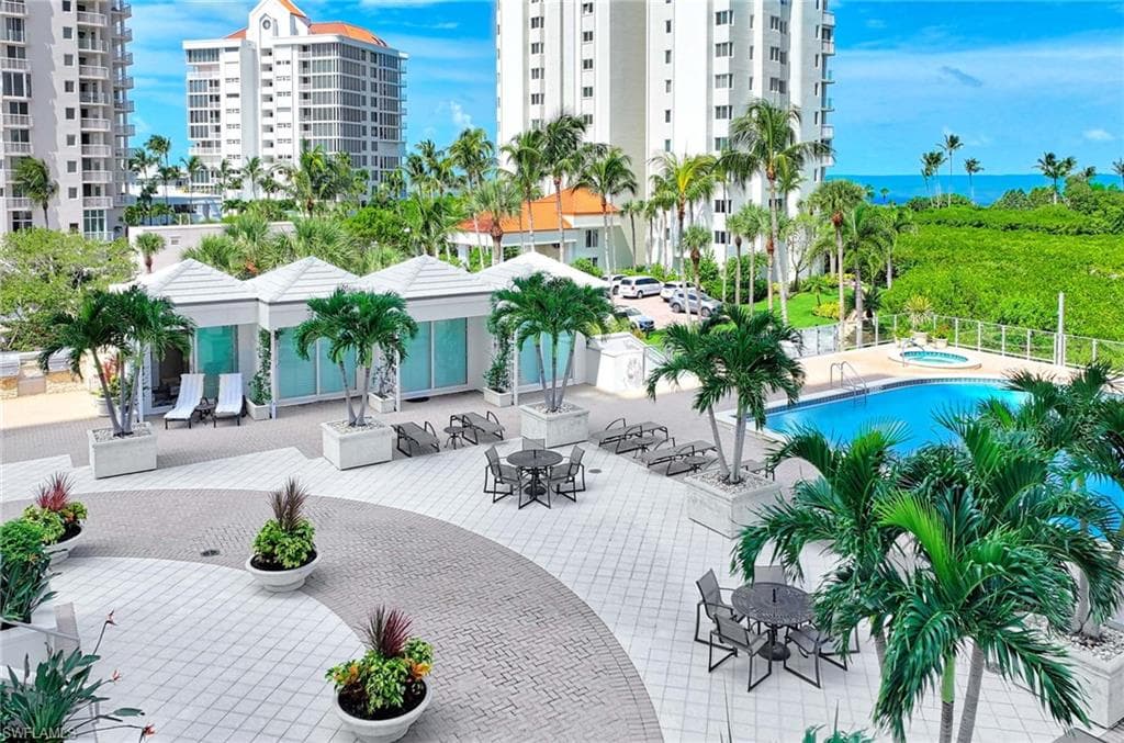 60 Seagate Dr 306, Naples, FL 34103-33