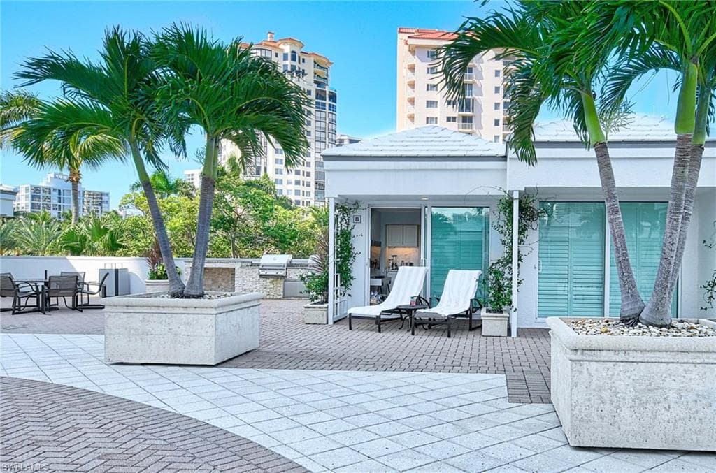 60 Seagate Dr 306, Naples, FL 34103-34