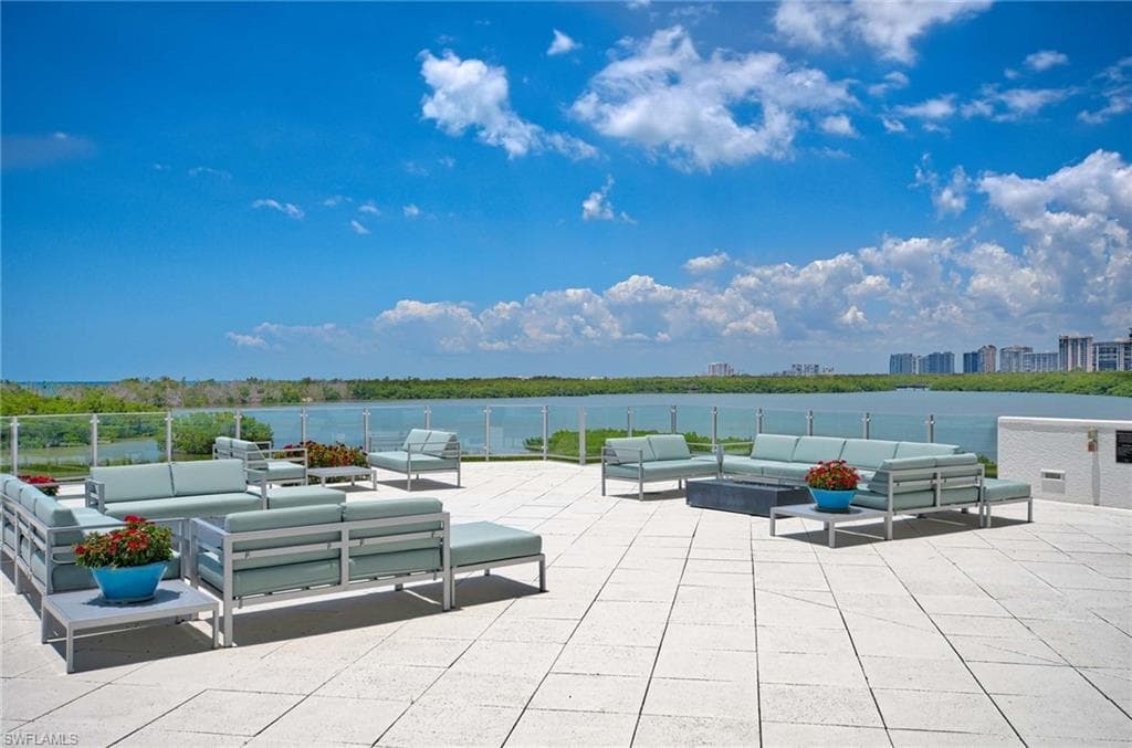 60 Seagate Dr 306, Naples, FL 34103-37