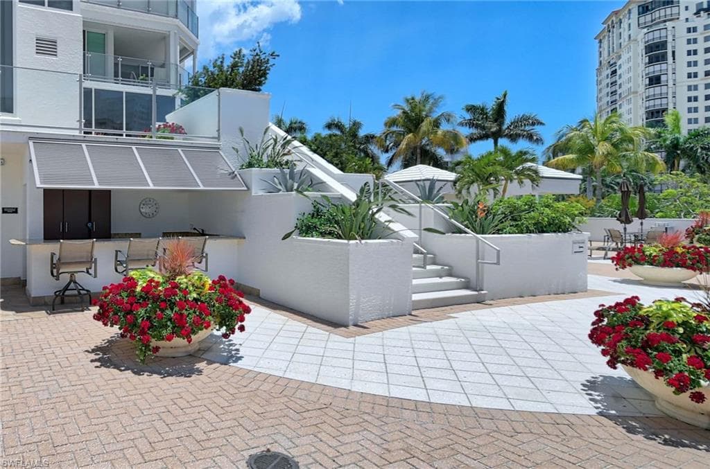 60 Seagate Dr 306, Naples, FL 34103-38