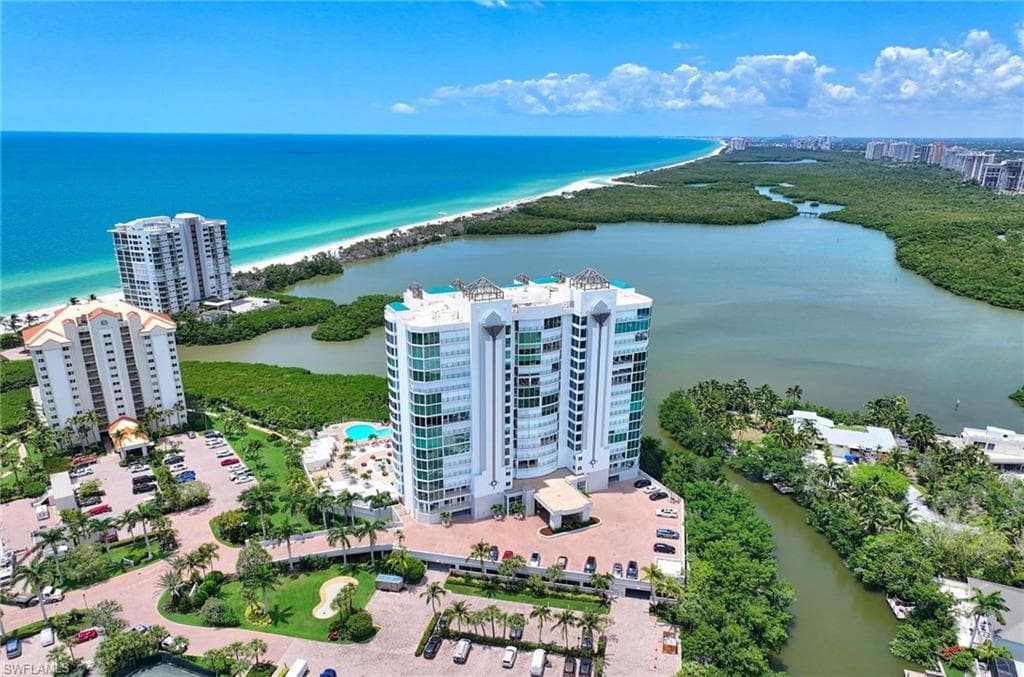 60 Seagate Dr 306, Naples, FL 34103-3