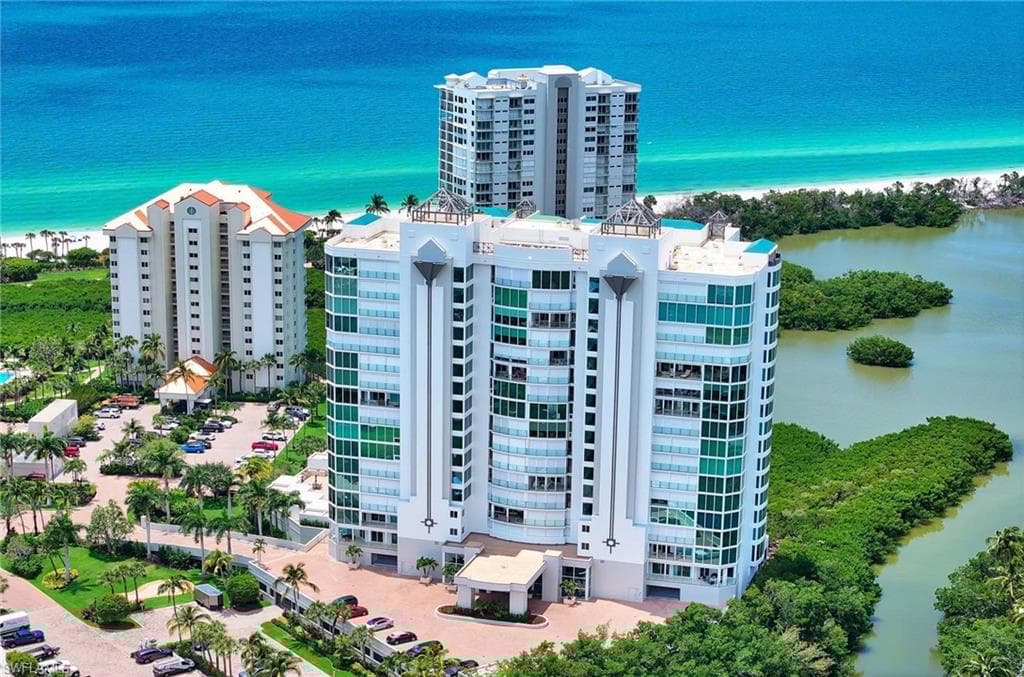 60 Seagate Dr 306, Naples, FL 34103-43