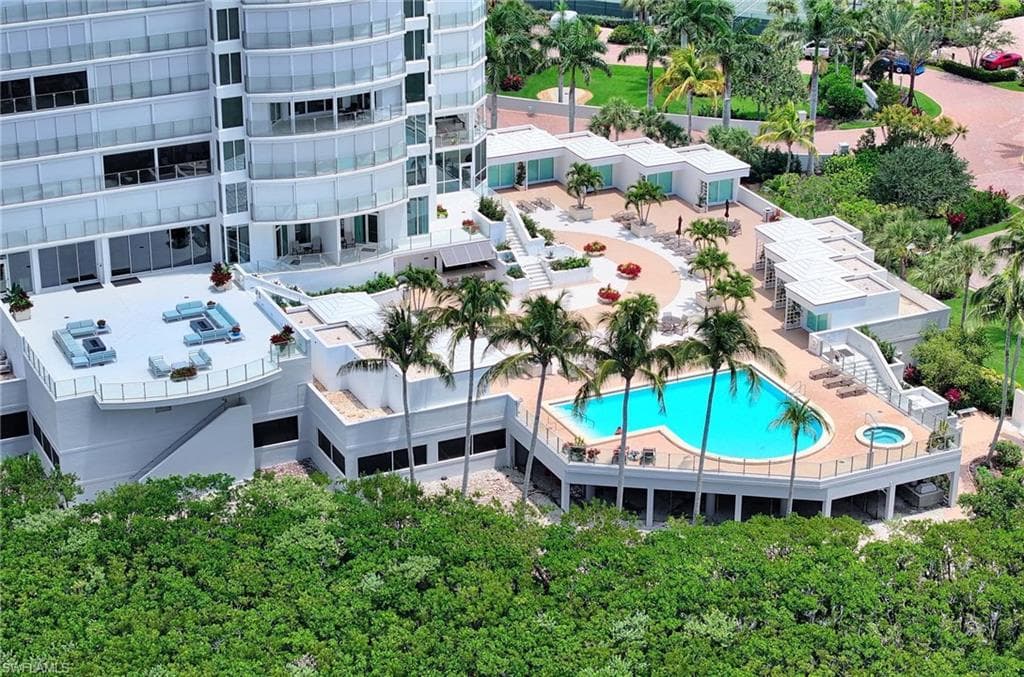 60 Seagate Dr 306, Naples, FL 34103-4