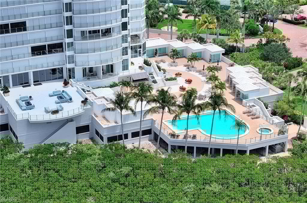 60 Seagate Dr 306, Naples, FL 34103-5